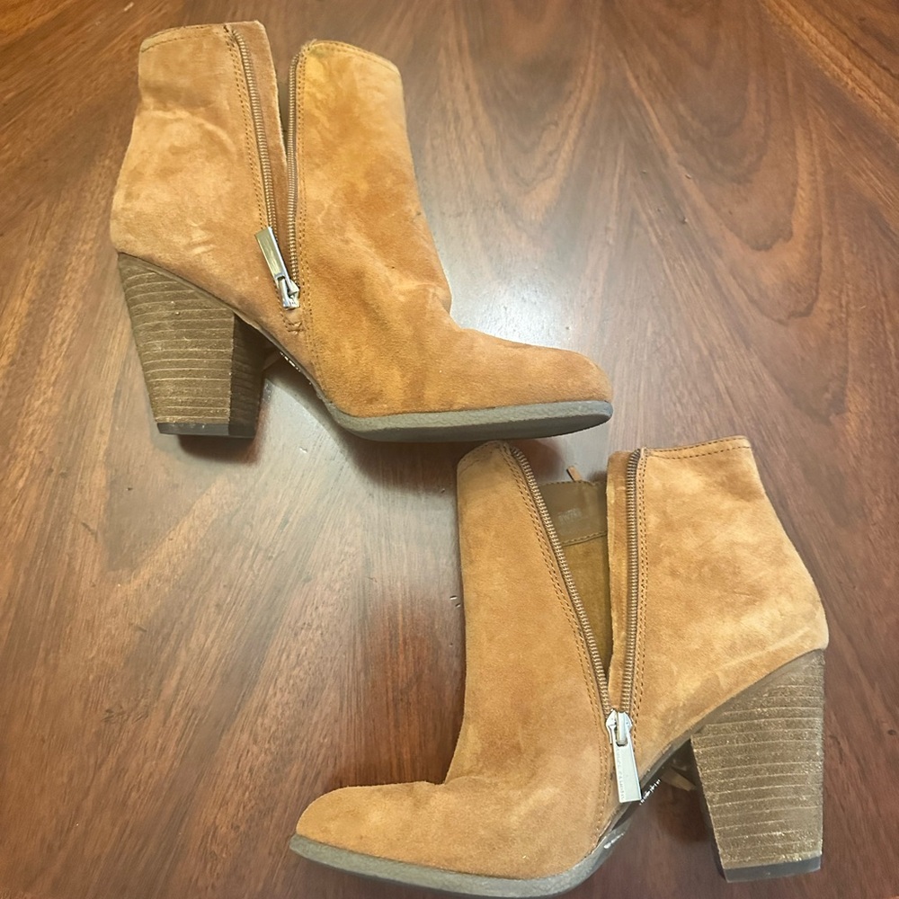 Vince Camuto Tan Cognac Suede Leather Fringe Heeled Ankle Boots, Size 8 - Picture 3 of 5